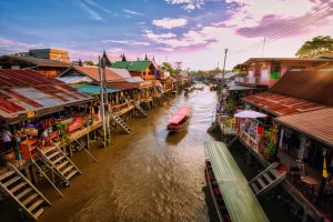 ตลาดน้ำอัมพวา จังหวัดสมุทรสงคราม
